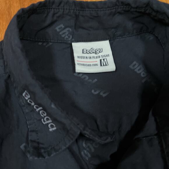 Bodeda Short Sleeve AOP Spellout Logo Button Up Shirt Black Size Medium - Picture 4 of 10